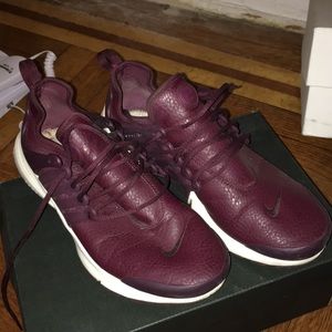 Women’s Nike leather presto